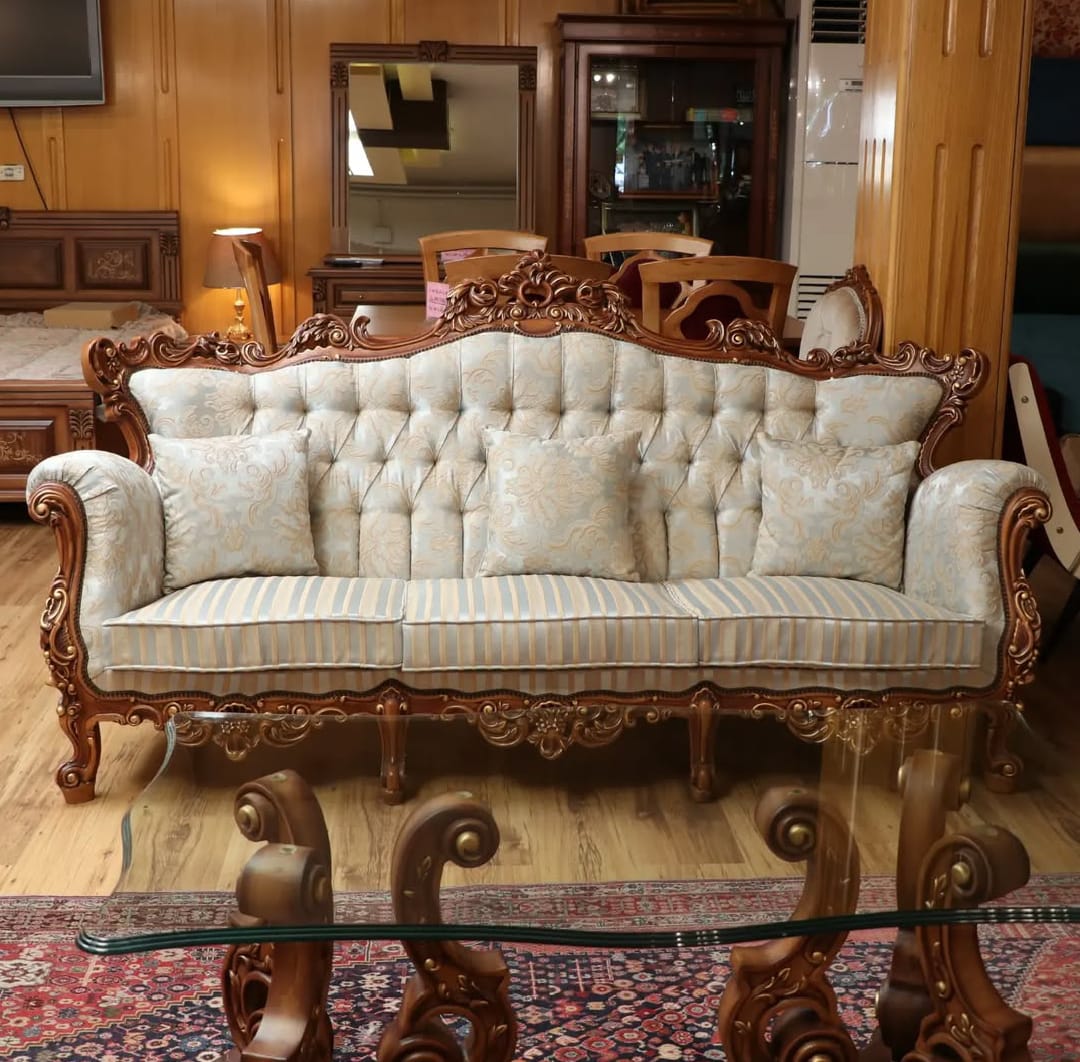 Grand heritage sofa